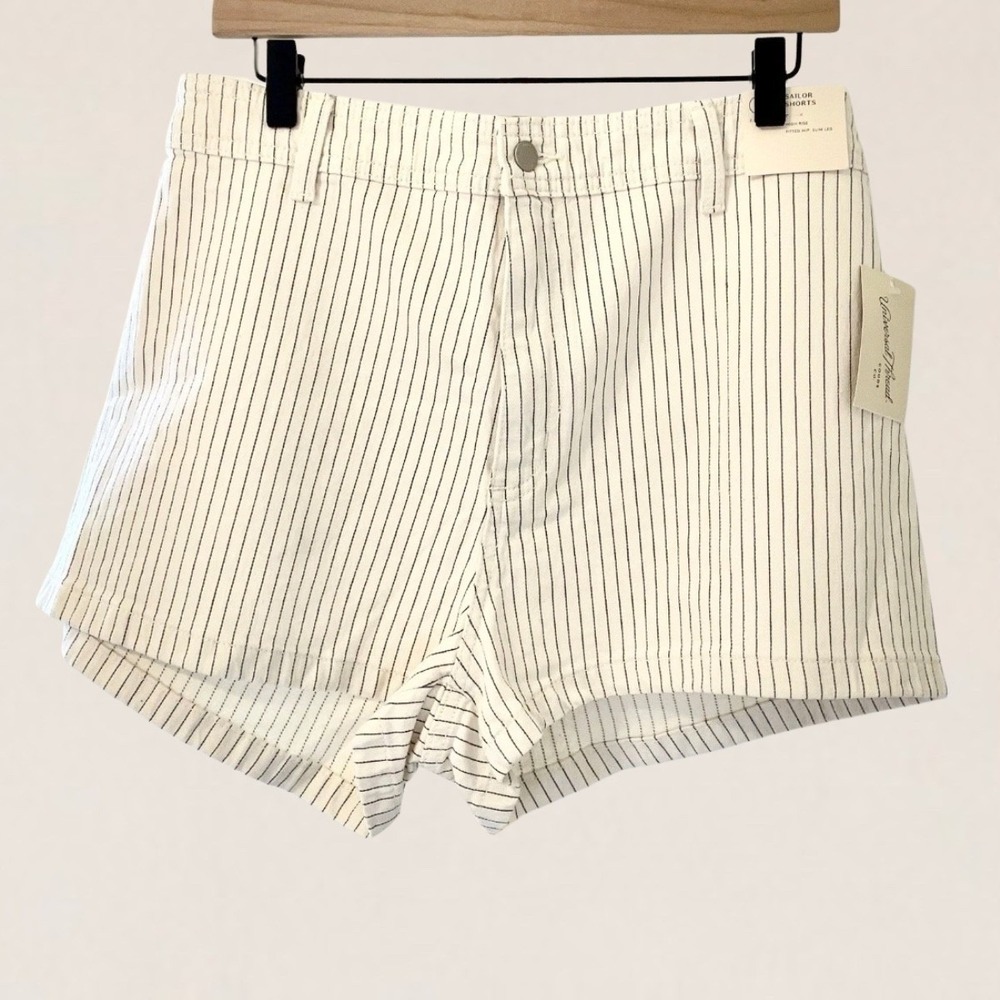 Universal Thread Womens High Rise Sailor Shorts Cream Pinstripe Size 4 NWT - Picture 3 of 7